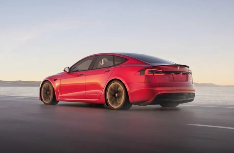 Запуск Tesla Model S Plaid состоится 3 июня — по словам Маска, это будет самый быстрый серийный автомобиль в мире