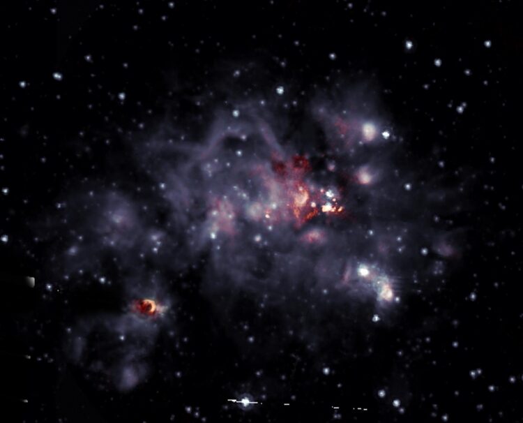 Фото дня: гигантское молекулярное облако, в котором зарождаются новые звёзды