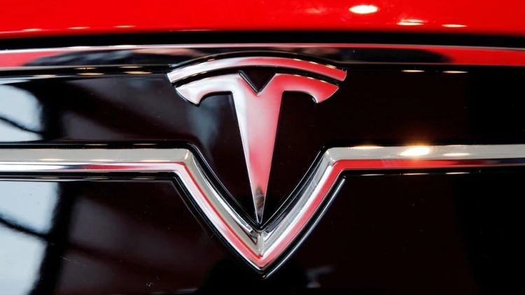 Погибший недавно в Калифорнии водитель Tesla любил хвастаться автопилотом