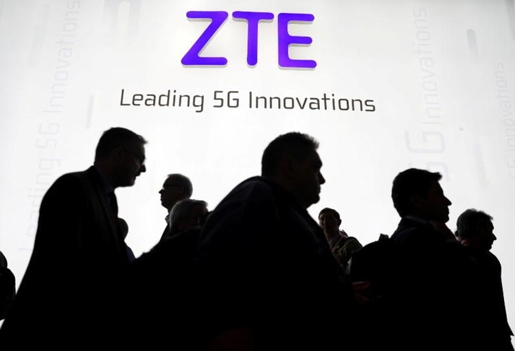 ZTE готовит таинственный смартфон с огромным дисплеем и тройной камерой
